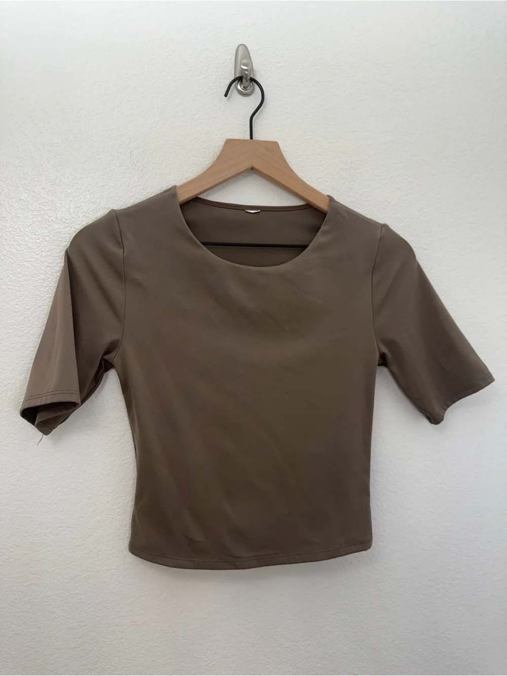 Alo Softsculpt Precision Half Sleeve Top in Olive Tree